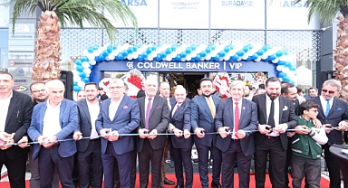 Türkiye'nin en büyük ve en lüks emlak ofisi siyaset, iş dünyası ve sektör temsilcilerinin katılımı ile hizmete açıldı