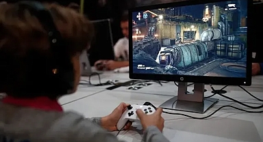 Dijital algoritmaların çocuklar üzerindeki etkisi! Prof. Dr. Ali Murat Kırık "Asıl tehlike orada başlıyor" diyerek uyardı: Bu 3 kritik noktaya dikkat